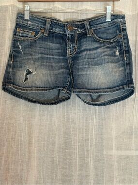 BKE Sabrina Distressed Denim Shorts 25”